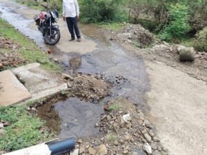अतिक्रमण से नल-जल योजना पर संकट: पाइपलाइन क्षतिग्रस्त, हजारों लीटर पानी बर्बाद