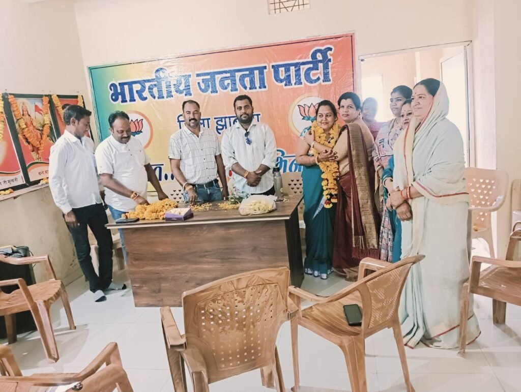 भाजपा महिला मोर्चा की जिला अध्यक्ष बनीं श्रीमती दीपमाला बामनिया, बधाइयों का सिलसिला जारी 3 भाजपा महिला मोर्चा की जिला अध्यक्ष बनीं श्रीमती दीपमाला बामनिया, बधाइयों का सिलसिला जारी | New India Times
