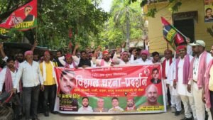चुनार में जनसमस्याओं पर सपा का प्रदर्शन, एसडीएम को सौंपा ज्ञापन