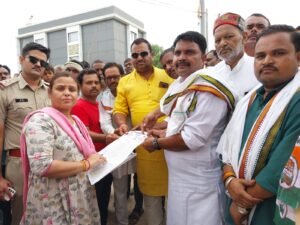 अमानगंज अस्पताल में बदइंतजामी की हद: लेबर रूम में घूम रहे आवारा कुत्ते, प्रसूति वार्ड के शौचालय सालों से बंद, कांग्रेसियों ने शव यात्रा निकाल कर मुख्यमंत्री के नाम सौंपा ज्ञापन