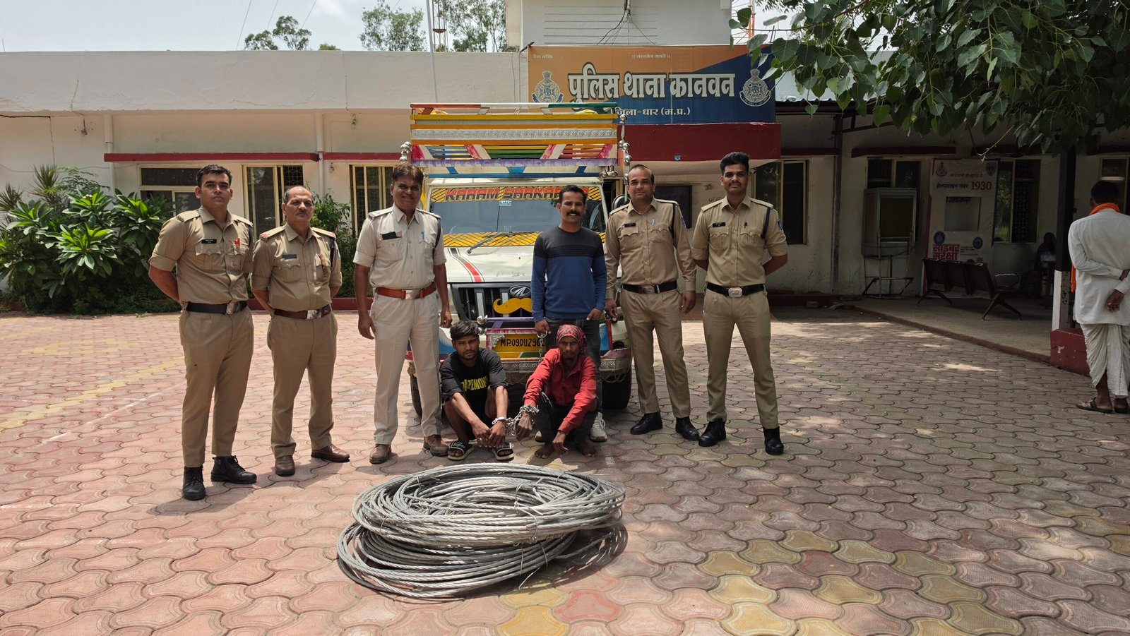 कानवन पुलिस ने बिजली के कंडक्टर तार चोरी का किया खुलासा, दो आरोपी गिरफ्तार; 6 लाख रुपये का मशरूका जब्त | New India Times