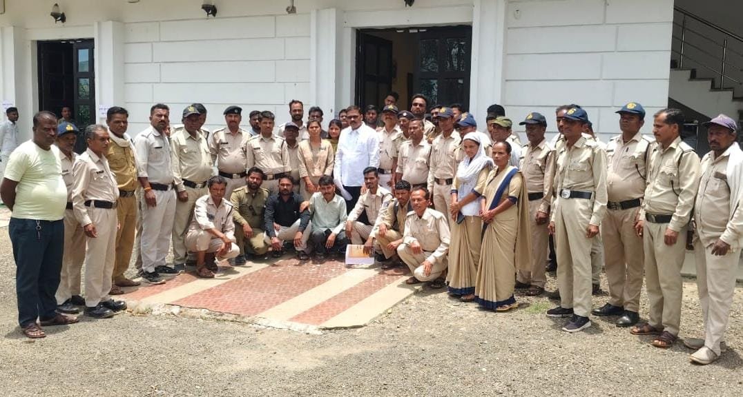 मध्य प्रदेश आजाद कोटवार संघ द्वारा विभिन्न मांगों को लेकर जुन्नारदेव विधायक को सौंपा गया ज्ञापन 1 मध्य प्रदेश आजाद कोटवार संघ द्वारा विभिन्न मांगों को लेकर जुन्नारदेव विधायक को सौंपा गया ज्ञापन | New India Times