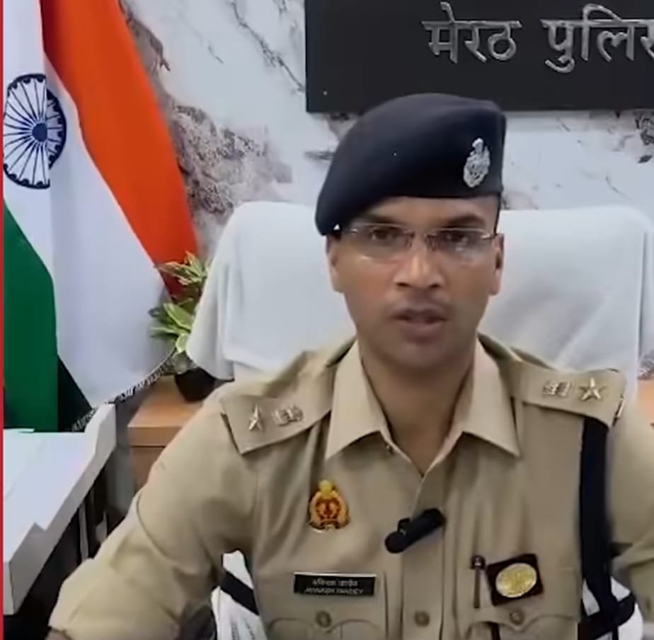 मेरठ में सनसनीखेज हत्याकांड: पत्नी ने प्रेमी संग मिलकर पति की सांप से डसवाकर कराई हत्या, चार आरोपी गिरफ्तार 2 मेरठ में सनसनीखेज हत्याकांड: पत्नी ने प्रेमी संग मिलकर पति की सांप से डसवाकर कराई हत्या, चार आरोपी गिरफ्तार | New India Times