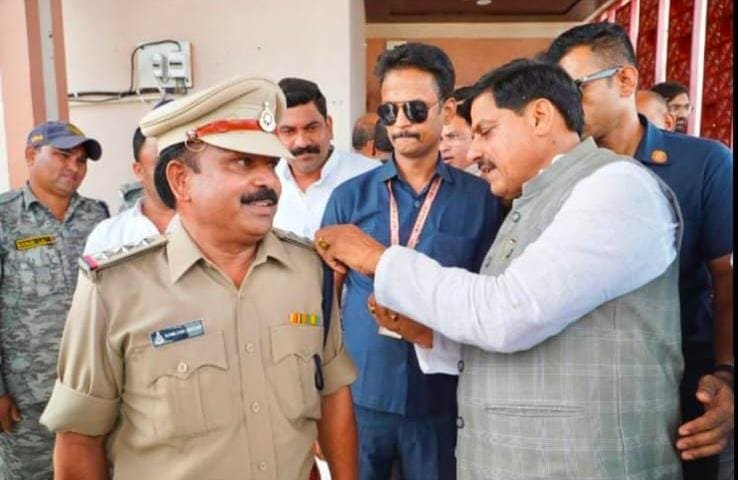 ग्राम भामल के पूर्व सरपंच स्व. धुलजी सिगाड़ा के पुत्र कमलेश सिगाड़ा डीएसपी पद पर पदोन्नत, क्षेत्र में हर्ष की लहर 1 ग्राम भामल के पूर्व सरपंच स्व. धुलजी सिगाड़ा के पुत्र कमलेश सिगाड़ा डीएसपी पद पर पदोन्नत, क्षेत्र में हर्ष की लहर | New India Times