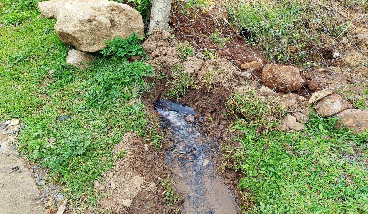 नल-जल योजना की मुख्य पाइपलाइन में लीकेज, हजारों लीटर पानी हो रहा बर्बाद 1 नल-जल योजना की मुख्य पाइपलाइन में लीकेज, हजारों लीटर पानी हो रहा बर्बाद | New India Times