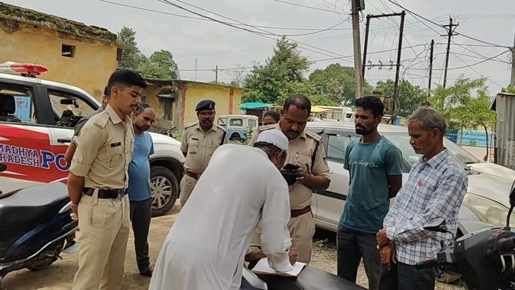 जमीन विवाद में कोर्ट केस जीतने की रंजिश: दंपति पर जानलेवा हमला, पति की हत्या, पत्नी गंभीर; 12 आरोपी व एक नाबालिग गिरफ्तार 2 जमीन विवाद में कोर्ट केस जीतने की रंजिश: दंपति पर जानलेवा हमला, पति की हत्या, पत्नी गंभीर; 12 आरोपी व एक नाबालिग गिरफ्तार | New India Times