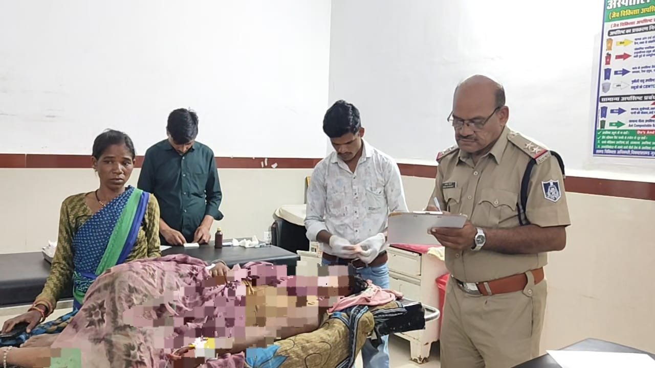 जमीन विवाद में कोर्ट केस जीतने की रंजिश: दंपति पर जानलेवा हमला, पति की हत्या, पत्नी गंभीर; 12 आरोपी व एक नाबालिग गिरफ्तार 1 जमीन विवाद में कोर्ट केस जीतने की रंजिश: दंपति पर जानलेवा हमला, पति की हत्या, पत्नी गंभीर; 12 आरोपी व एक नाबालिग गिरफ्तार | New India Times