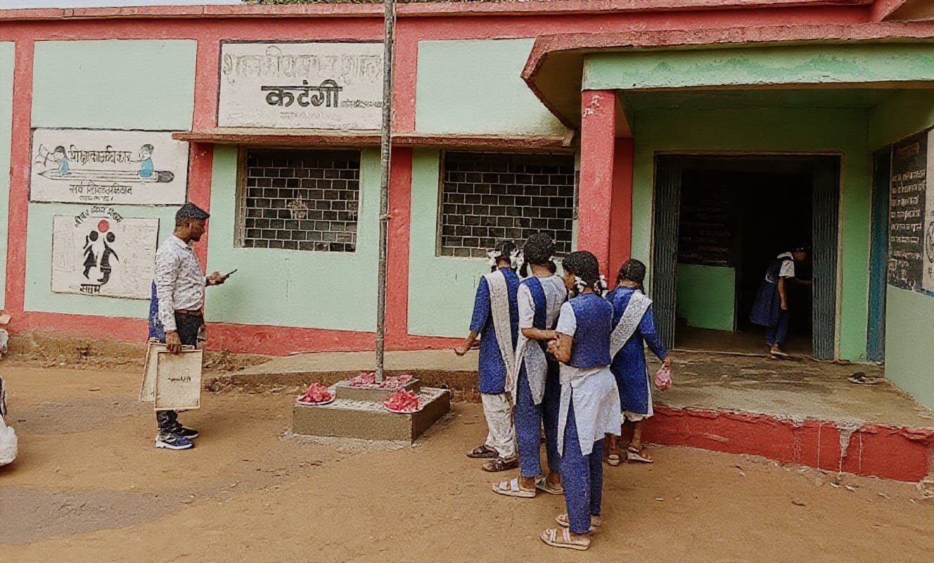 कटंगी शासकीय माध्यमिक शाला में पेयजल संकट गहराया, शिकायतों के बावजूद पीएचई विभाग पर लापरवाही के आरोप 1 कटंगी शासकीय माध्यमिक शाला में पेयजल संकट गहराया, शिकायतों के बावजूद पीएचई विभाग पर लापरवाही के आरोप | New India Times