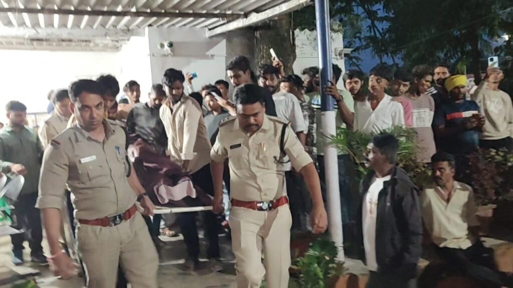 अंबाड़ा पुलिस चौकी में नगर सैनिक ने फांसी लगाकर की आत्महत्या, परिजनों का हंगामा; पुलिस पर लगाए गंभीर आरोप 2 अंबाड़ा पुलिस चौकी में नगर सैनिक ने फांसी लगाकर की आत्महत्या, परिजनों का हंगामा; पुलिस पर लगाए गंभीर आरोप | New India Times
