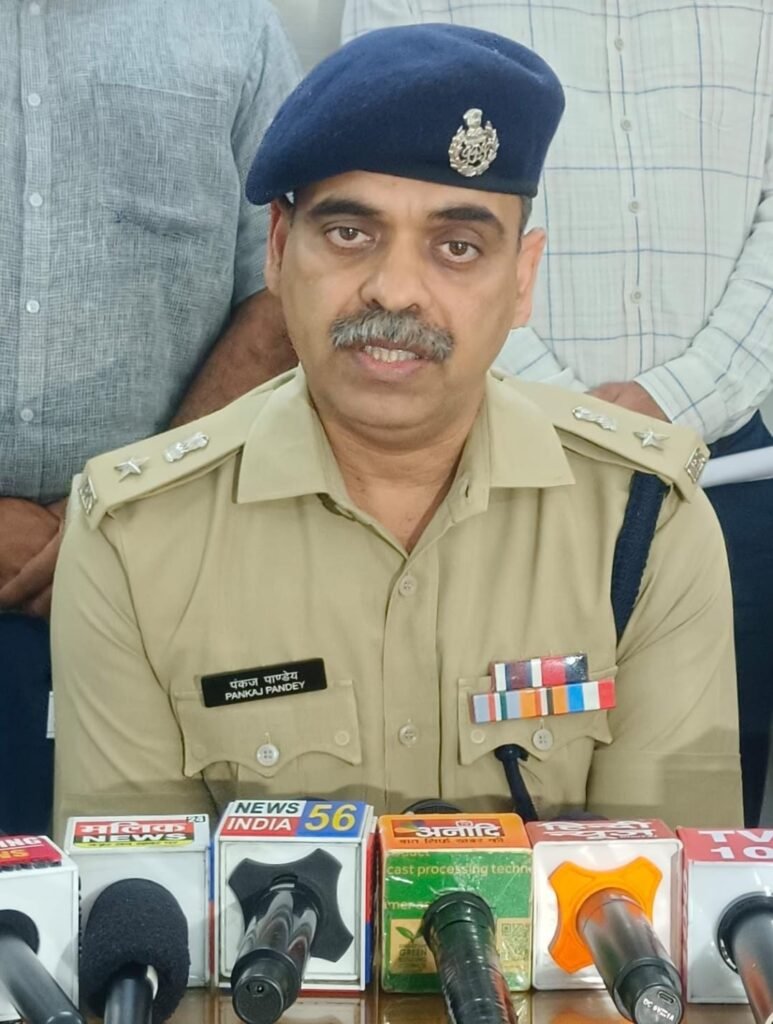 भोपाल ग्रामीण पुलिस का बड़ा खुलासा: मंदिरों में चोरी करने वाले गिरोह का पर्दाफाश, इनामी बदमाश समेत 6 आरोपी गिरफ्तार 2 भोपाल ग्रामीण पुलिस का बड़ा खुलासा: मंदिरों में चोरी करने वाले गिरोह का पर्दाफाश, इनामी बदमाश समेत 6 आरोपी गिरफ्तार | New India Times