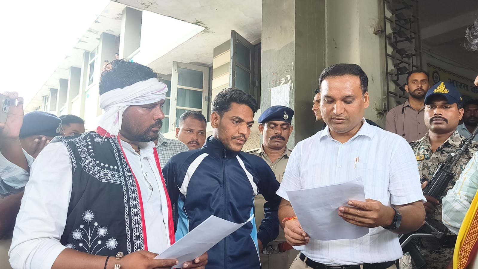 जंतर-मंतर से झाबुआ तक गूंजी छात्रों की आवाज: NEET पेपर लीक के विरोध में पैदल मार्च, राष्ट्रपति के नाम सौंपा ज्ञापन | New India Times