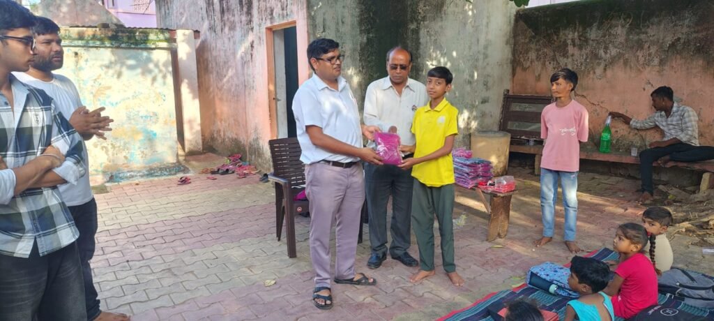 सिरोल आंगनबाड़ी में बच्चों को स्टेशनरी, टी-शर्ट व लोअर वितरित, शिक्षा और नशामुक्ति का दिया संदेश 2 सिरोल आंगनबाड़ी में बच्चों को स्टेशनरी, टी-शर्ट व लोअर वितरित, शिक्षा और नशामुक्ति का दिया संदेश | New India Times