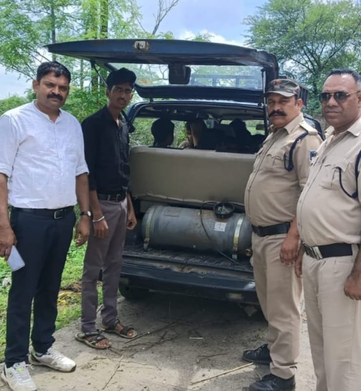 स्कूल बसों की जांच पर उठे सवाल, स्कूल समय के बाद चला परिवहन विभाग का अभियान 2 स्कूल बसों की जांच पर उठे सवाल, स्कूल समय के बाद चला परिवहन विभाग का अभियान | New India Times