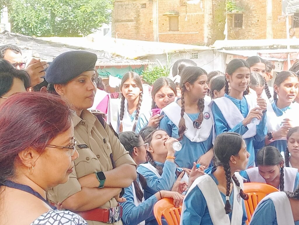 दमुआ में गूंजा नशामुक्ति का संदेश, पुलिस प्रशासन और अनुष्का एनजीओ ने नुक्कड़ नाटक से किया जनजागरण | New India Times