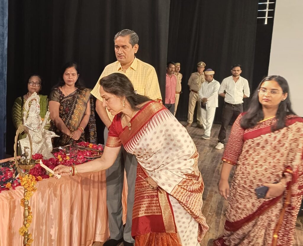 663 परिषदीय विद्यालयों को मिले 14,060 डेस्क-बेंच, 101 'लाडली वन' अभियान का हुआ शुभारंभ | New India Times
