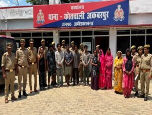 अम्बेडकरनगर पुलिस की बड़ी कामयाबी: अंतरजनपदीय टप्पेबाज गिरोह का पर्दाफाश, 11 शातिर चोर गिरफ़्तार