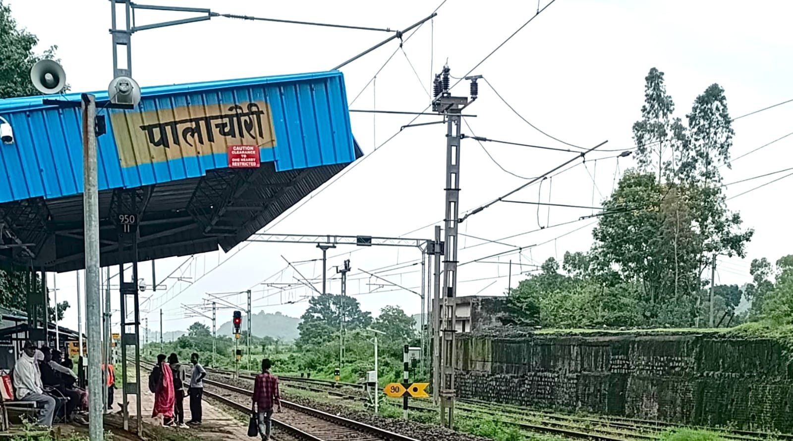पालाचौरई रेलवे स्टेशन के प्लेटफॉर्म उन्नयन की मांग पर रेलवे ने लिया संज्ञान, तकनीकी टीम ने किया सर्वे | New India Times