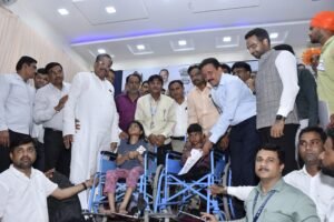 महाराष्ट्र में आमसभा बंद होने के कारण शिबीरों में उमड़ रही भीड़ : सत्ता पक्ष का फ्री में प्रचार