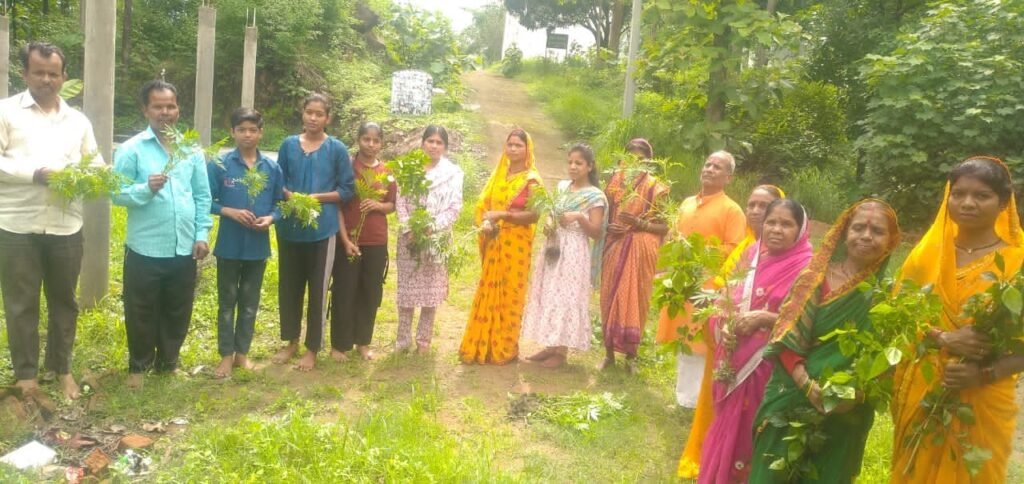 गुरु पूर्णिमा पर 'एक पेड़ गुरुजी के नाम' अभियान के तहत जुन्नारदेव और पनारा में हुआ पौधारोपण 2 गुरु पूर्णिमा पर 'एक पेड़ गुरुजी के नाम' अभियान के तहत जुन्नारदेव और पनारा में हुआ पौधारोपण | New India Times