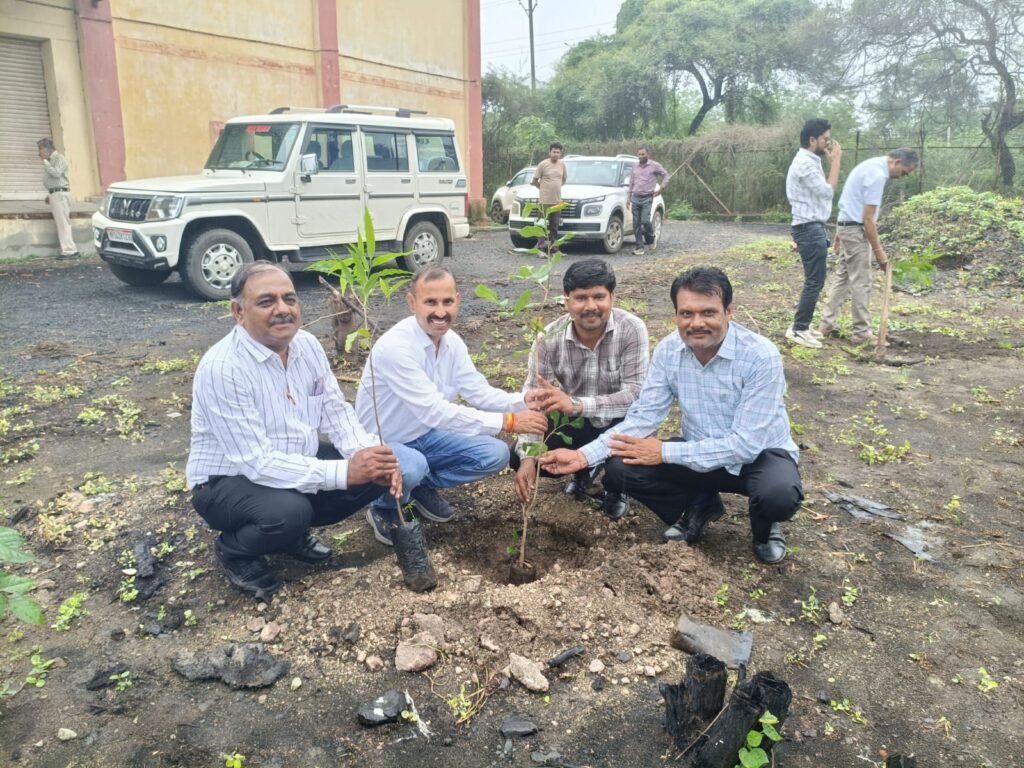 'एक पेड़ माँ के नाम' अभियान के तहत मेघनगर वेयरहाउस परिसर में हुआ पौधारोपण 3 'एक पेड़ माँ के नाम' अभियान के तहत मेघनगर वेयरहाउस परिसर में हुआ पौधारोपण | New India Times