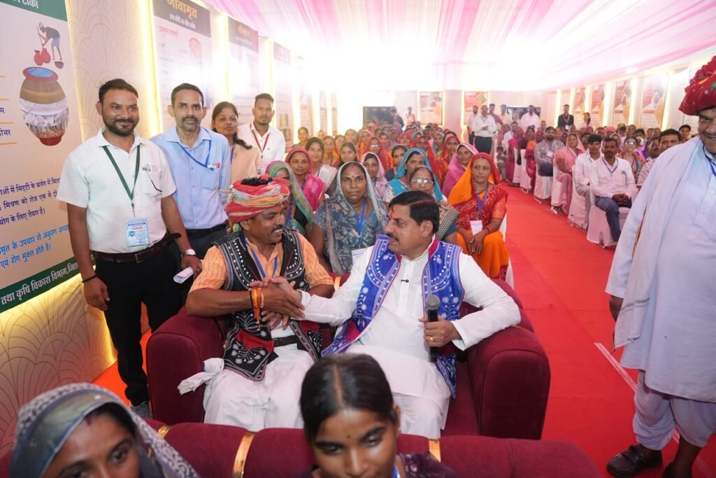 महिलाओं, किसानों और युवाओं के लिए मुख्यमंत्री की बड़ी घोषणाएं, झाबुआ को मिली विकास की सौगात 3 महिलाओं, किसानों और युवाओं के लिए मुख्यमंत्री की बड़ी घोषणाएं, झाबुआ को मिली विकास की सौगात | New India Times