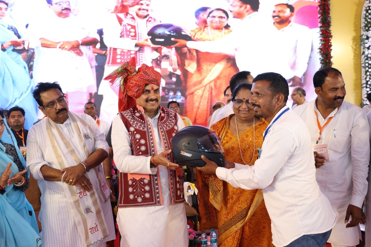 महिलाओं, किसानों और युवाओं के लिए मुख्यमंत्री की बड़ी घोषणाएं, झाबुआ को मिली विकास की सौगात 1 महिलाओं, किसानों और युवाओं के लिए मुख्यमंत्री की बड़ी घोषणाएं, झाबुआ को मिली विकास की सौगात | New India Times