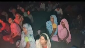 अवैध शराब के ख़िलाफ़ महिलाओं का चक्काजाम, पुलिस आश्वासन पर खुला रहली-गढ़ाकोटा मार्ग