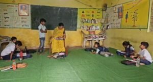 देवरी में 4 स्कूल मर्ज, पर कक्षाएं पुरानी इमारतों में, बच्चे-शिक्षक ‘पेंडुलम’ जैसी स्थिति में