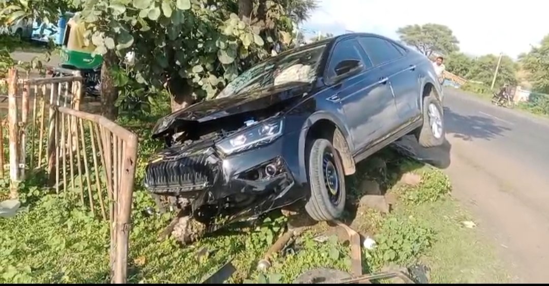 सागर में भीषण सड़क हादसा: कार-बाइक टक्कर में दो युवकों की मौत, युवती की हालत गंभीर 1 सागर में भीषण सड़क हादसा: कार-बाइक टक्कर में दो युवकों की मौत, युवती की हालत गंभीर | New India Times