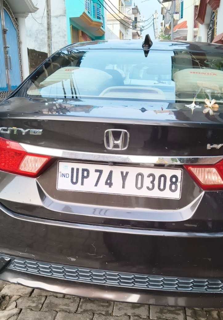 महिला पुलिसकर्मियों की पार्किंग से बाधित हुआ रास्ता, विरोध करने पर धमकाने का आरोप 1 महिला पुलिसकर्मियों की पार्किंग से बाधित हुआ रास्ता, विरोध करने पर धमकाने का आरोप | New India Times