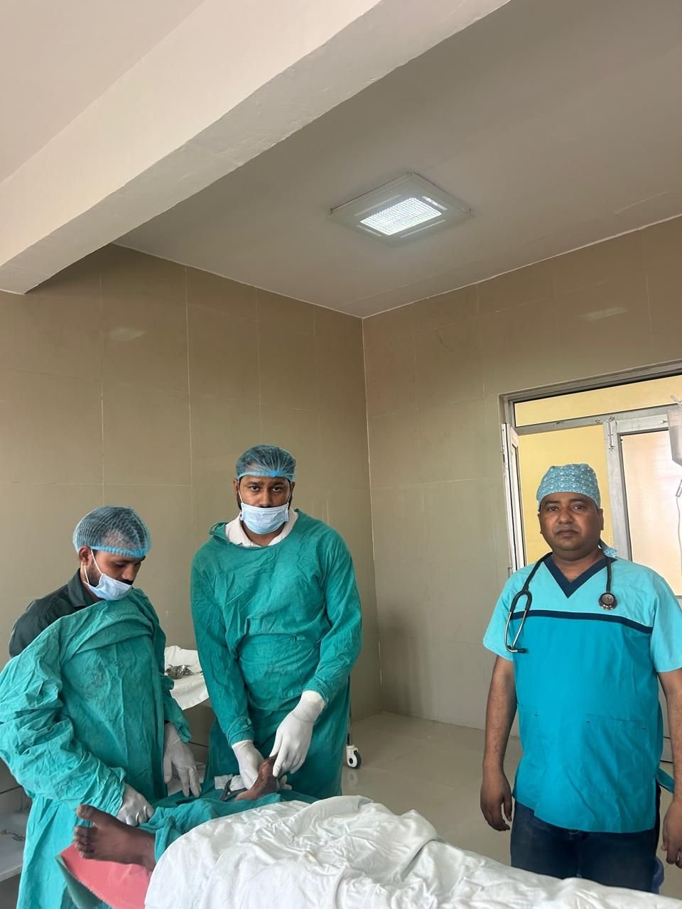 सीतापुर-लखनऊ हाईवे पर ओयल ट्रामा सेंटर बना संजीवनी, एक दिन में 3 जटिल ऑपरेशन कर बचाई गई जान | New India Times