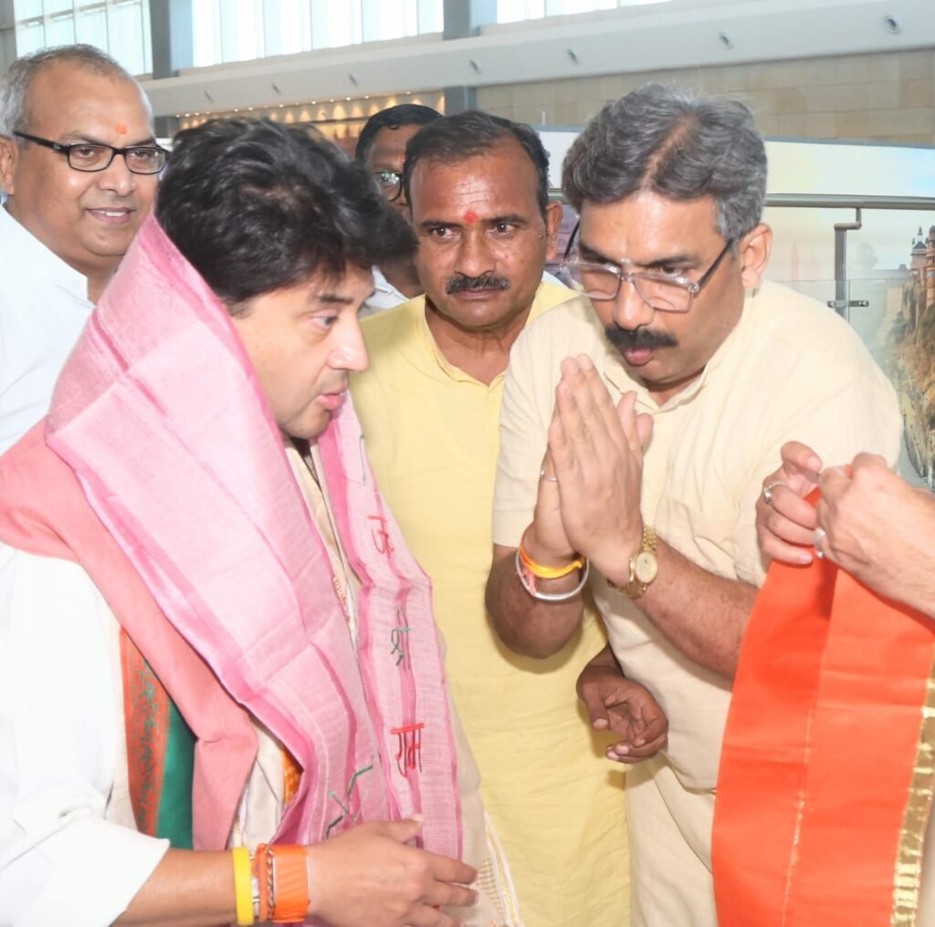 शिवपुरी में ₹2500 करोड़ के डिफेंस पार्क की सौगात पर सिंधिया का स्वागत, सत्येंद्र शर्मा ने जताया आभार | New India Times