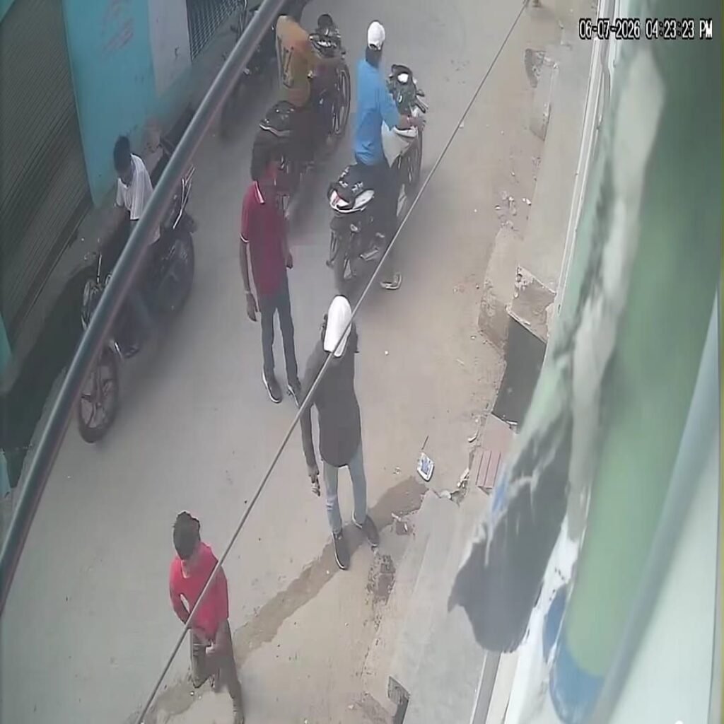 राजाखेड़ा में हवाई फायरिंग करने वाले तीन बदमाश चिन्हित, गिरफ्तारी के लिए पुलिस की दबिश तेज | New India Times