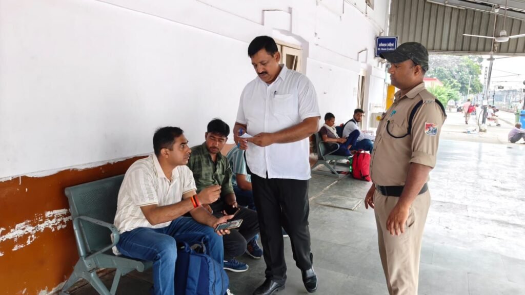किलेबंदी टिकट चेकिंग अभियान: शाहजहांपुर रेलवे स्टेशन पर 116 यात्रियों से ₹83,770 वसूले | New India Times
