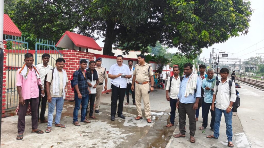 किलेबंदी टिकट चेकिंग अभियान: शाहजहांपुर रेलवे स्टेशन पर 116 यात्रियों से ₹83,770 वसूले | New India Times
