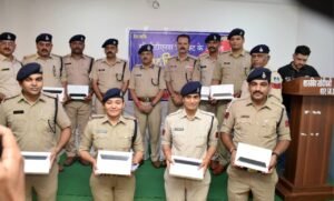 धार पुलिस को मिली तकनीकी मजबूती, 148 टैबलेट वितरण से ई-विवेचना को मिला नया आयाम