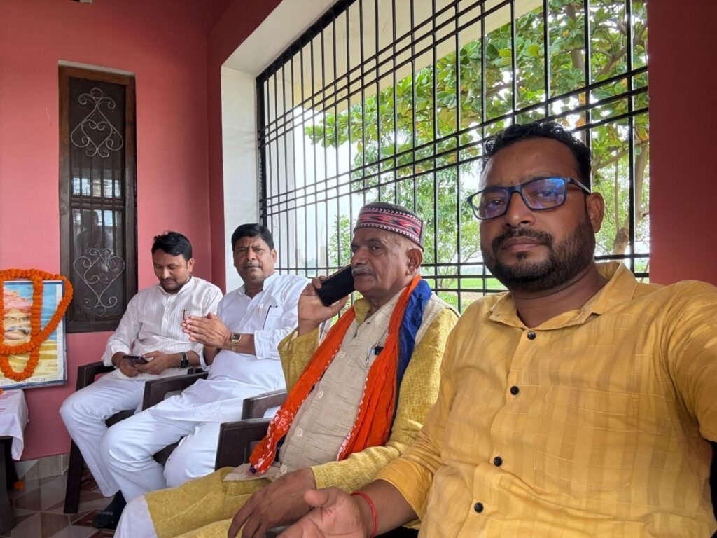 मड़िहान में अपना दल (एस) की समीक्षा बैठक, संगठन मजबूती पर ज़ोर, पूर्व पुलिस इंस्पेक्टर सहित कई ने ली सदस्यता | New India Times