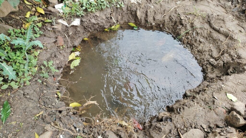 अतिक्रमण की चपेट में देवरी की सफल नल-जल योजना, पाइप-लाइन क्षतिग्रस्त होने से हजारों लीटर पानी बर्बाद | New India Times