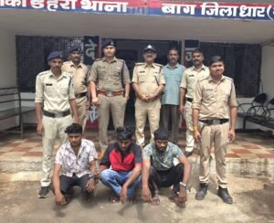 डकैती की साजिश नाकाम: बाग पुलिस ने 3 हथियारबंद आरोपियों को किया गिरफ़्तार, 2 फरार