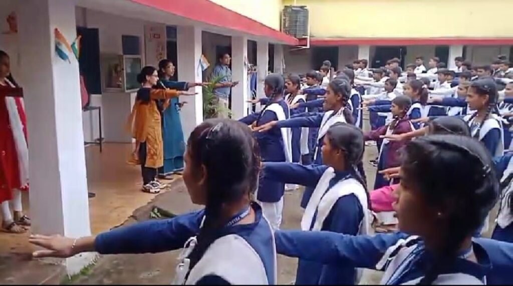 नशे से दूरी है जरूरी 2.0 अभियान: पालाचौरई स्कूल में दिलाई गई नशा मुक्ति की शपथ 2 नशे से दूरी है जरूरी 2.0 अभियान: पालाचौरई स्कूल में दिलाई गई नशा मुक्ति की शपथ | New India Times