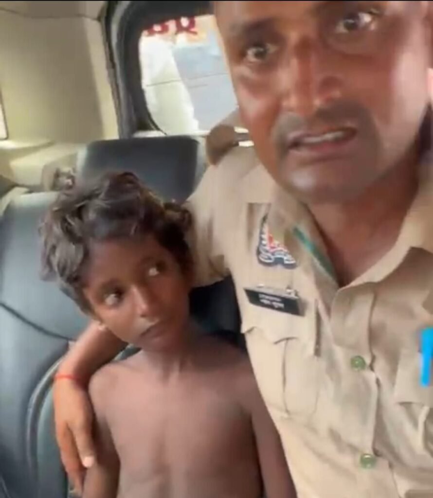 नींबू तोड़ने पर डांट से डरा 10 वर्षीय बालक लापता, फरधान पुलिस ने कुछ घंटों में सकुशल ढूंढ निकाला 2 नींबू तोड़ने पर डांट से डरा 10 वर्षीय बालक लापता, फरधान पुलिस ने कुछ घंटों में सकुशल ढूंढ निकाला | New India Times