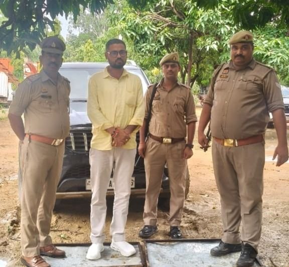दुकान पर दबंगई का वीडियो वायरल, आरोपी गिरफ्तार; स्कॉर्पियो सीज 2 दुकान पर दबंगई का वीडियो वायरल, आरोपी गिरफ्तार; स्कॉर्पियो सीज | New India Times