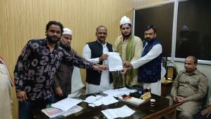 नारियलखेड़ा में मकान टूटने से प्रभावित परिवारों के पुनर्वास की मांग, वक्फ बोर्ड अध्यक्ष को सौंपा गया ज्ञापन