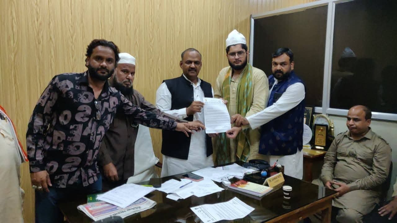 नारियलखेड़ा में मकान टूटने से प्रभावित परिवारों के पुनर्वास की मांग, वक्फ बोर्ड अध्यक्ष को सौंपा गया ज्ञापन 1 नारियलखेड़ा में मकान टूटने से प्रभावित परिवारों के पुनर्वास की मांग, वक्फ बोर्ड अध्यक्ष को सौंपा गया ज्ञापन | New India Times