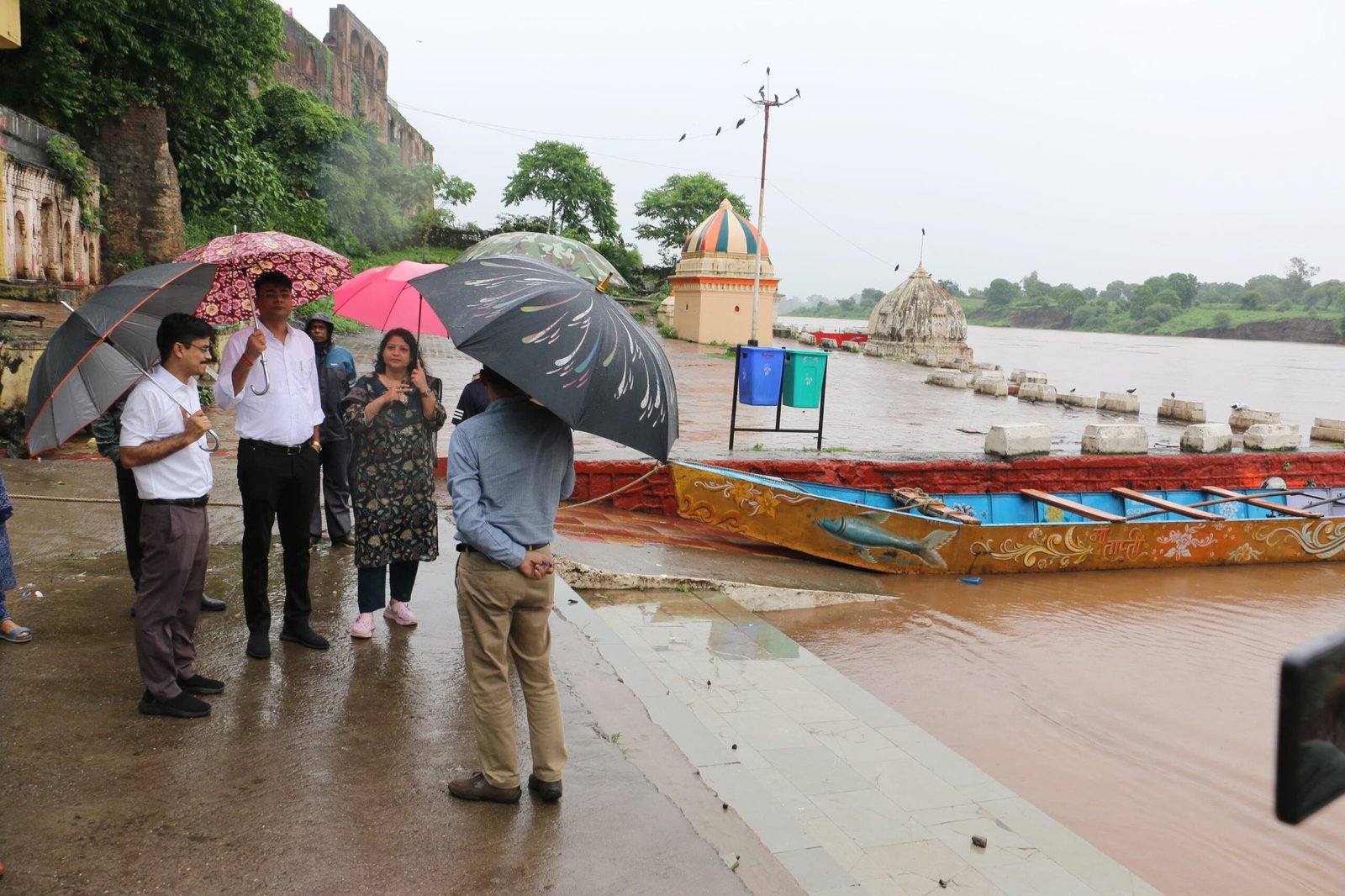 लगातार बारिश के बीच बुरहानपुर में हाई अलर्ट, कलेक्टर-एसपी ने संवेदनशील क्षेत्रों का किया निरीक्षण | New India Times