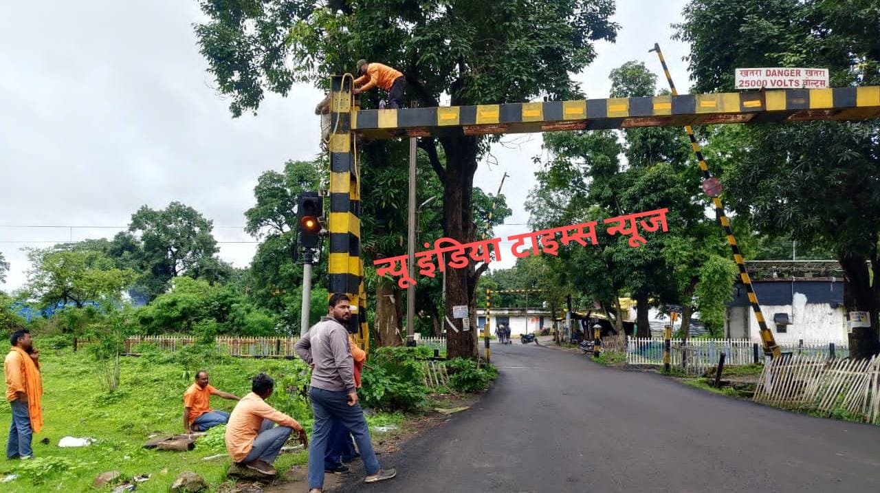 रेलवे ने बढ़ाई ओवर गेज की ऊंचाई, अब बड़े वाहनों का आवागमन होगा सुगम | New India Times