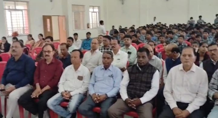 दमुआ में भूतपूर्व विद्यार्थियों का वार्षिक मिलन समारोह संपन्न, पुरानी यादें हुईं ताज़ा, प्रतिभाओं का हुआ सम्मान 3 दमुआ में भूतपूर्व विद्यार्थियों का वार्षिक मिलन समारोह संपन्न, पुरानी यादें हुईं ताज़ा, प्रतिभाओं का हुआ सम्मान | New India Times
