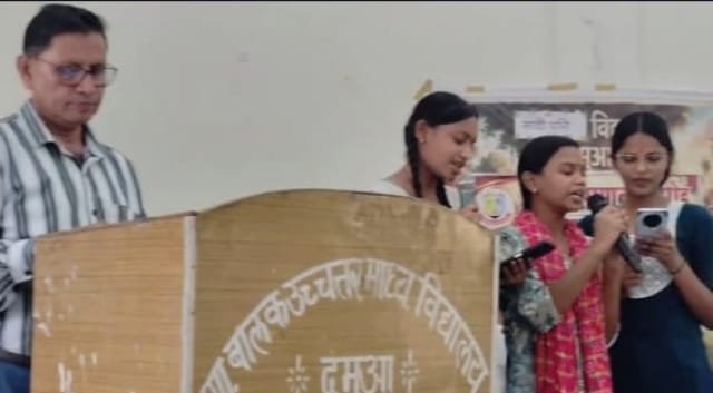 दमुआ में भूतपूर्व विद्यार्थियों का वार्षिक मिलन समारोह संपन्न, पुरानी यादें हुईं ताज़ा, प्रतिभाओं का हुआ सम्मान 2 दमुआ में भूतपूर्व विद्यार्थियों का वार्षिक मिलन समारोह संपन्न, पुरानी यादें हुईं ताज़ा, प्रतिभाओं का हुआ सम्मान | New India Times