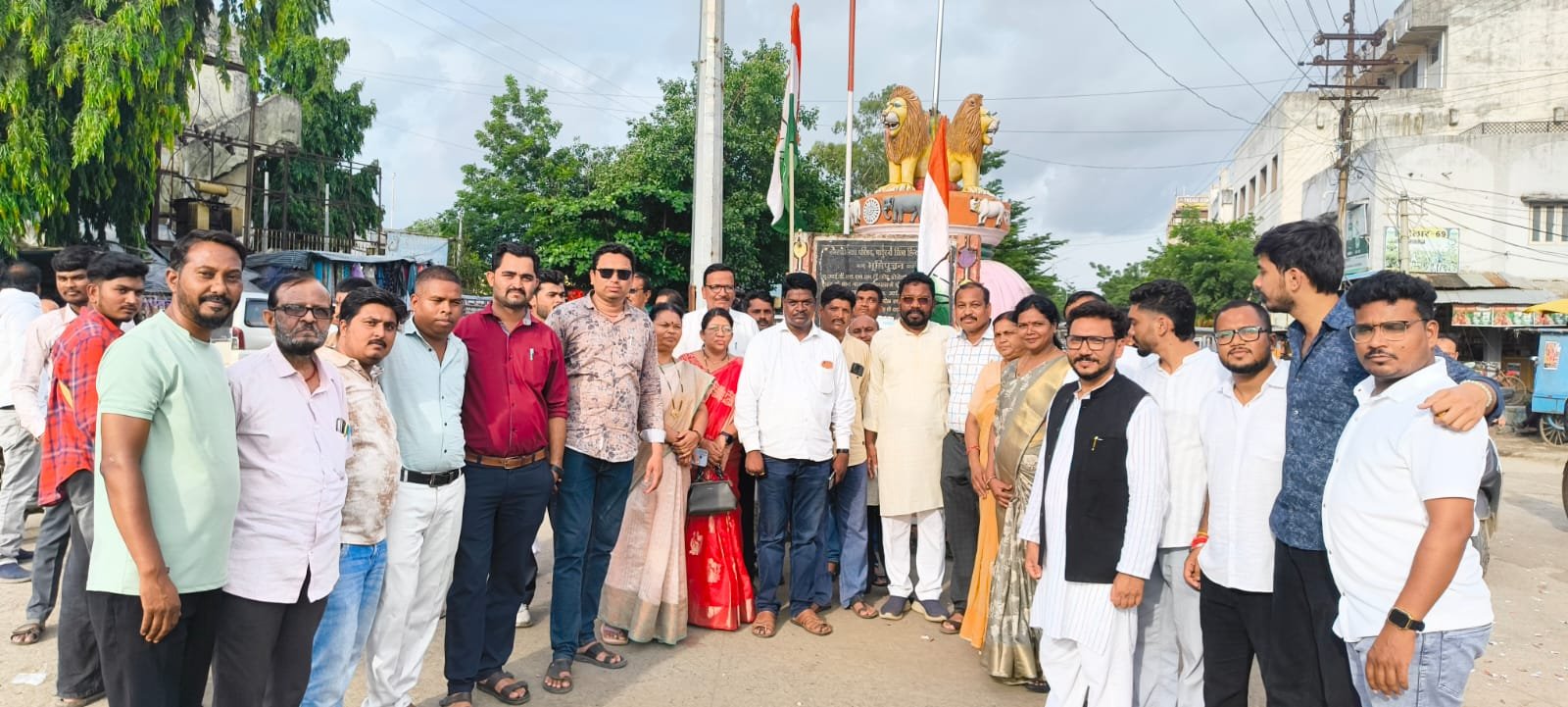 दतिया उपचुनाव में कांग्रेस की ऐतिहासिक जीत पर पांढुरना में आतिशबाजी, मिठाई बांटकर मनाया जश्न | New India Times