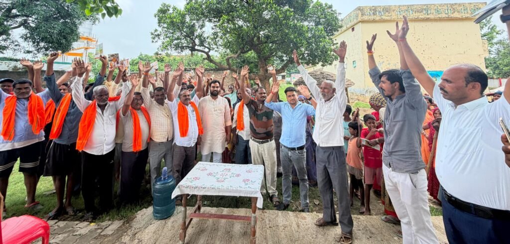भाजपा नेता जयवर्धन तिवारी का जनसंपर्क अभियान तेज, 2027 विधानसभा चुनाव के लिए ग्रामीणों से मांगा समर्थन 3 भाजपा नेता जयवर्धन तिवारी का जनसंपर्क अभियान तेज, 2027 विधानसभा चुनाव के लिए ग्रामीणों से मांगा समर्थन | New India Times